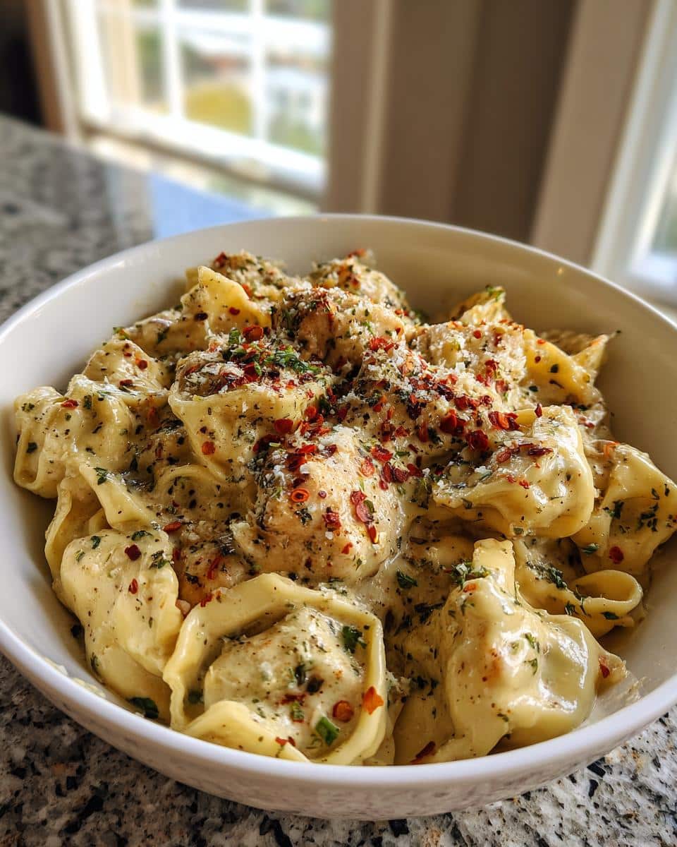 Spicy Garlic Chicken Tortellini in Cheesy Alfredo Cream - detail 1